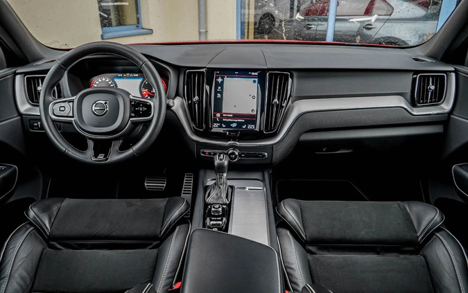 Volvo XC 60 cena 133900 przebieg: 112000, rok produkcji 2018 z Sławno małe 781